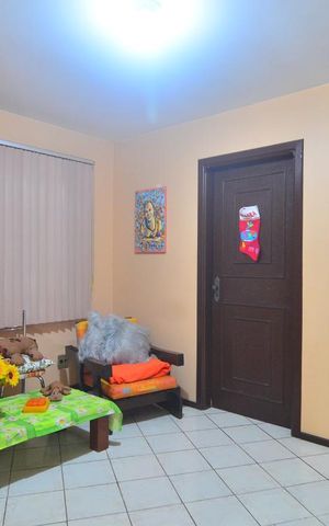 Casa à venda com 377m², 5 quartos e 2 vagasAcesso dormitórios