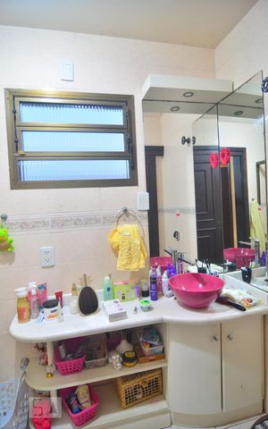 Casa à venda com 377m², 5 quartos e 2 vagasBanheiro social