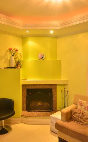 Casa à venda com 377m², 5 quartos e 2 vagasSala