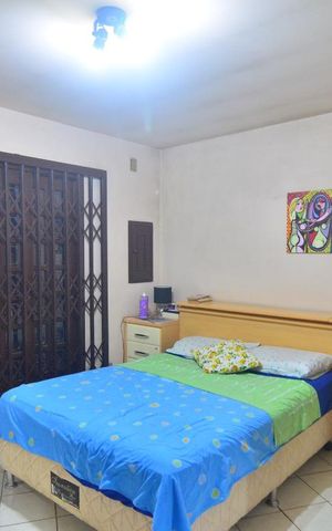 Casa à venda com 377m², 5 quartos e 2 vagasSuíte