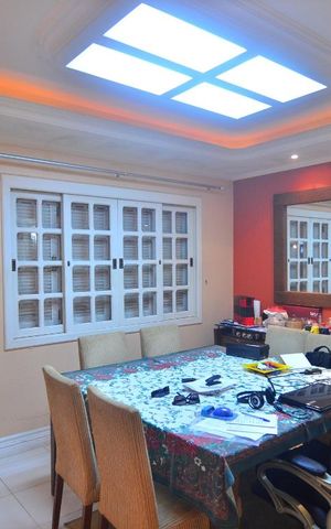 Casa à venda com 377m², 5 quartos e 2 vagasSala de jantar