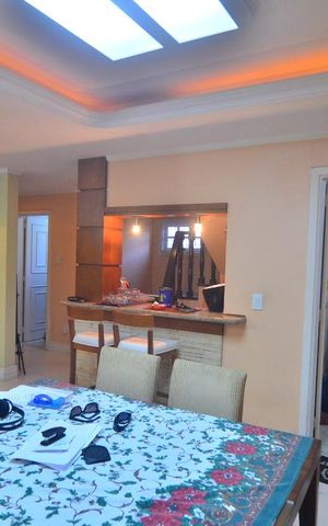 Casa à venda com 377m², 5 quartos e 2 vagasSala de jantar