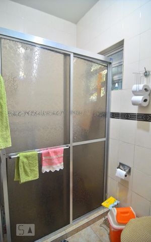Casa à venda com 377m², 5 quartos e 2 vagasBanheiro