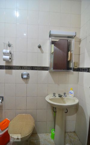 Casa à venda com 377m², 5 quartos e 2 vagasBanheiro