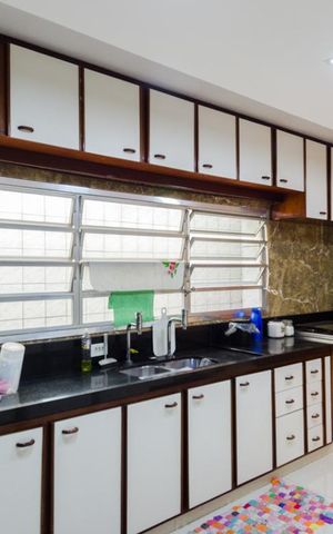 Casa à venda com 525m², 7 quartos e 2 vagas Casa à venda com 525m², 7 quartos e 2 vagasCozinha