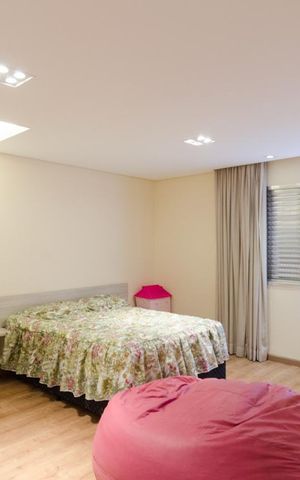 Casa à venda com 525m², 7 quartos e 2 vagas Casa à venda com 525m², 7 quartos e 2 vagasQuarto 3