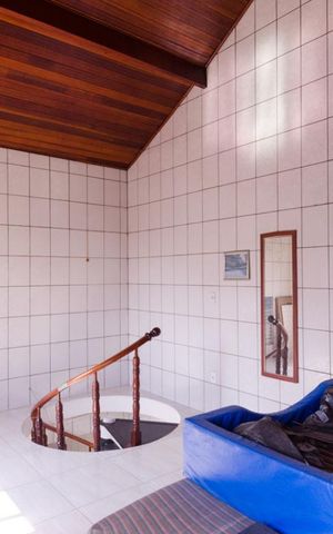 Casa à venda com 525m², 7 quartos e 2 vagas Casa à venda com 525m², 7 quartos e 2 vagasSótão