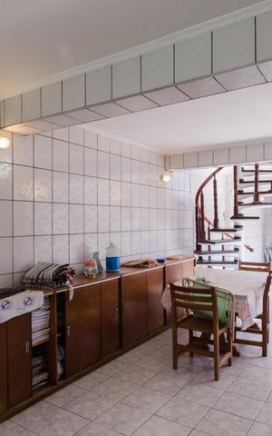 Casa à venda com 525m², 7 quartos e 2 vagas Casa à venda com 525m², 7 quartos e 2 vagasChurrasqueira