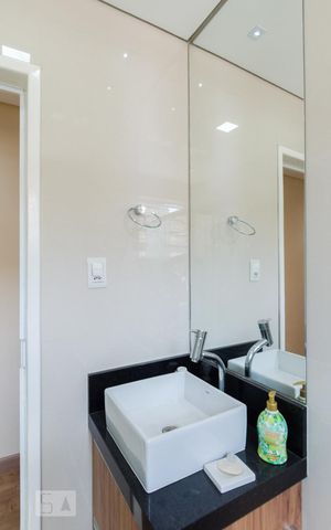 Casa à venda com 525m², 7 quartos e 2 vagas Casa à venda com 525m², 7 quartos e 2 vagasBanheiro