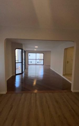 Apartamento à venda com 293m², 3 quartos e 4 vagas Apartamento à venda com 293m², 3 quartos e 4 vagasSala