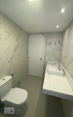 Apartamento à venda com 293m², 3 quartos e 4 vagas Apartamento à venda com 293m², 3 quartos e 4 vagasBanheiro