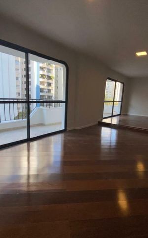 Apartamento à venda com 293m², 3 quartos e 4 vagas Apartamento à venda com 293m², 3 quartos e 4 vagasSala