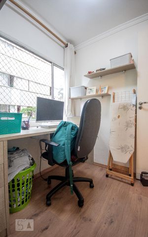 Apartamento à venda com 74m², 2 quartos e 1 vagaEscritório