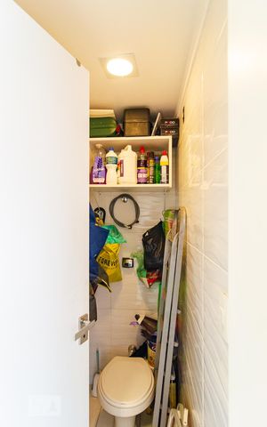 Apartamento para alugar com 57m², 2 quartos e 2 vagas Apartamento para alugar com 57m², 2 quartos e 2 vagasBanheiro de Serviço