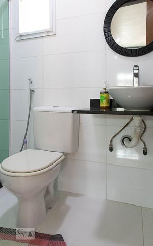 Casa de condomínio à venda com 315m², 4 quartos e 2 vagas Casa de condomínio à venda com 315m², 4 quartos e 2 vagasBanheiro social