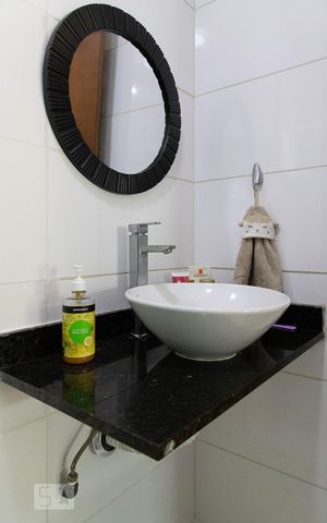Casa de condomínio à venda com 315m², 4 quartos e 2 vagas Casa de condomínio à venda com 315m², 4 quartos e 2 vagasBanheiro social
