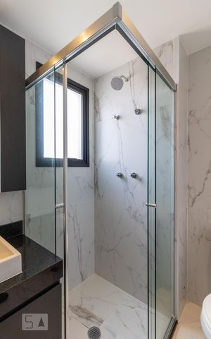Apartamento para alugar com 95m², 2 quartos e 2 vagas Apartamento para alugar com 95m², 2 quartos e 2 vagasBanheiro da Suíte 1