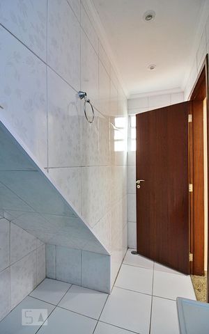 Casa à venda com 256m², 3 quartos e 2 vagasBanheiro do Quarto 1 - Suíte
