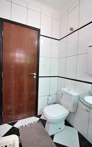 Casa à venda com 256m², 3 quartos e 2 vagasBanheiro Social