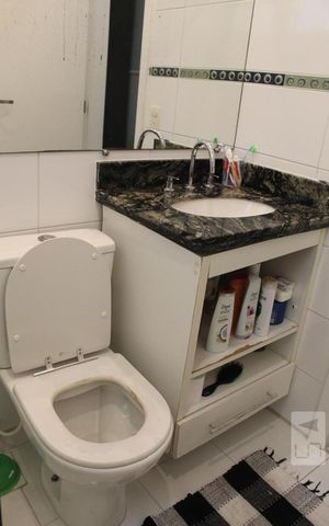 Casa de condomínio para alugar com 350m², 6 quartos e 2 vagas Casa de condomínio para alugar com 350m², 6 quartos e 2 vagasBanheiro da Suíte 2