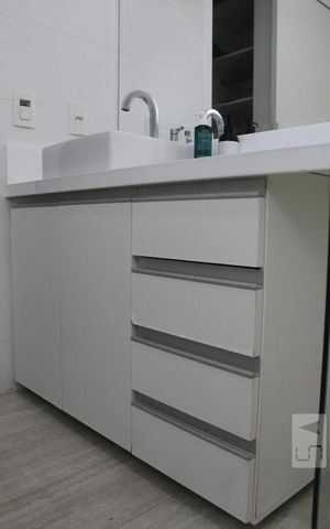 Casa de condomínio para alugar com 350m², 6 quartos e 2 vagas Casa de condomínio para alugar com 350m², 6 quartos e 2 vagasBanheiro da Suíte 3