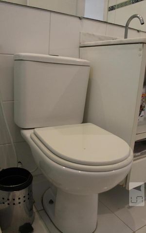 Casa de condomínio para alugar com 350m², 6 quartos e 2 vagas Casa de condomínio para alugar com 350m², 6 quartos e 2 vagasBanheiro da Suíte 4