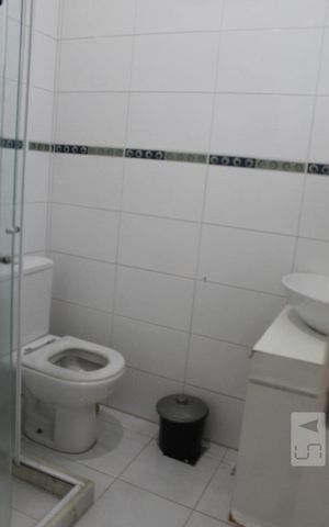Casa de condomínio para alugar com 350m², 6 quartos e 2 vagasBanheiro de Serviço