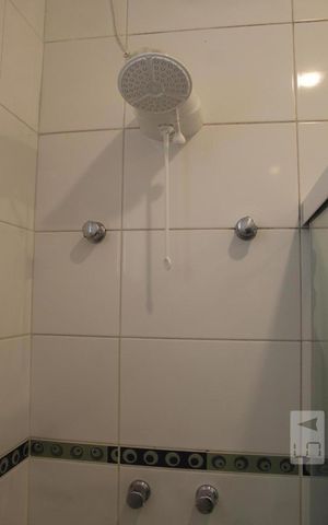 Casa de condomínio para alugar com 350m², 6 quartos e 2 vagas Casa de condomínio para alugar com 350m², 6 quartos e 2 vagasBanheiro da Suíte 2