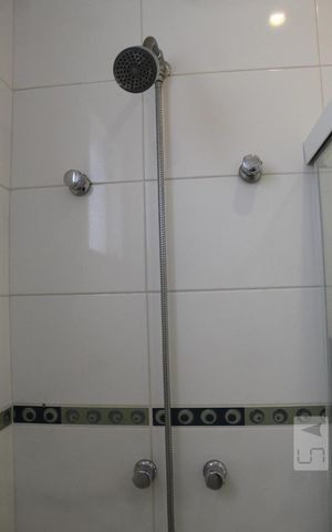 Casa de condomínio para alugar com 350m², 6 quartos e 2 vagasBanheiro da Suíte 4