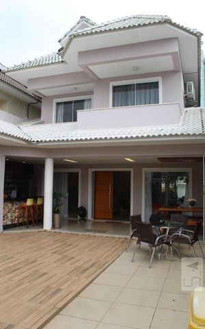 Casa de condomínio para alugar com 350m², 6 quartos e 2 vagas Casa de condomínio para alugar com 350m², 6 quartos e 2 vagasÁrea comum