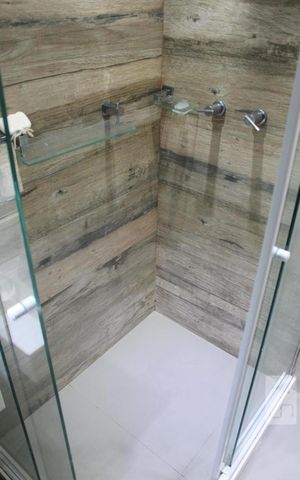 Casa de condomínio para alugar com 350m², 6 quartos e 2 vagas Casa de condomínio para alugar com 350m², 6 quartos e 2 vagasBanheiro da Suíte 5