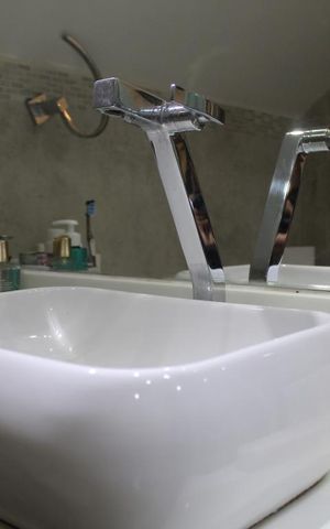 Casa de condomínio para alugar com 350m², 6 quartos e 2 vagas Casa de condomínio para alugar com 350m², 6 quartos e 2 vagasBanheiro da Suíte 5