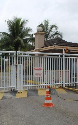 Casa de condomínio para alugar com 350m², 6 quartos e 2 vagas Casa de condomínio para alugar com 350m², 6 quartos e 2 vagasFachada do Condomínio