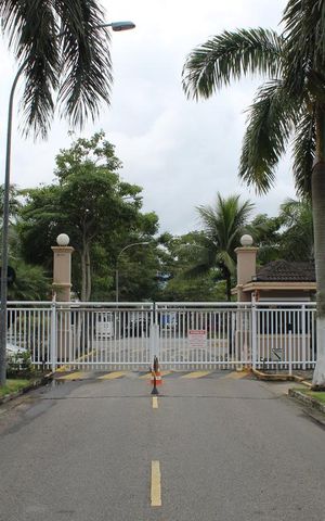 Casa de condomínio para alugar com 350m², 6 quartos e 2 vagasFachada e portaria