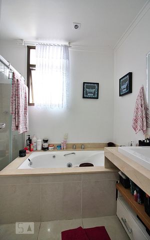 Apartamento à venda com 230m², 4 quartos e 3 vagasBanheiro do  Quarto 1 - Suíte