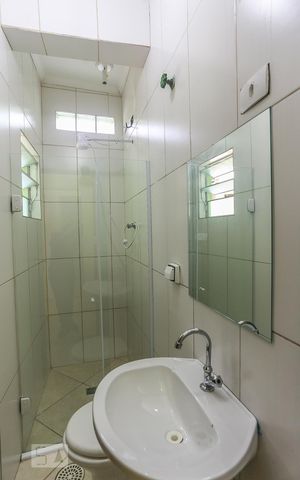 Casa para alugar com 30m², 1 quarto e sem vagaBanheiro