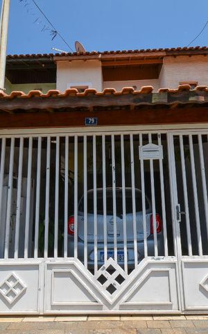 Casa à venda com 113m², 3 quartos e 1 vaga Casa à venda com 113m², 3 quartos e 1 vagaFachada
