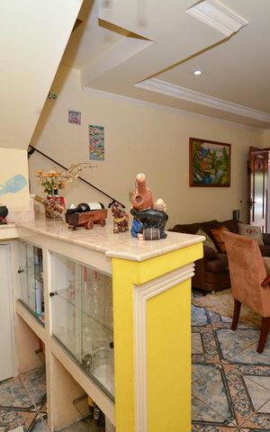 Casa à venda com 113m², 3 quartos e 1 vaga Casa à venda com 113m², 3 quartos e 1 vagaSala