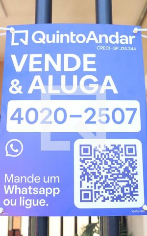 Apartamento à venda com 43m², 2 quartos e 1 vagaPlaca instalada no portão do condomínio