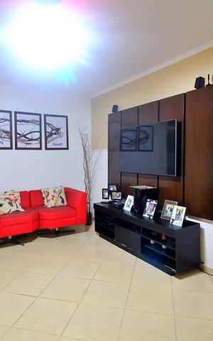 Casa para alugar com 241m², 3 quartos e 2 vagasSala