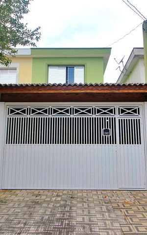 Casa para alugar com 241m², 3 quartos e 2 vagasFachada