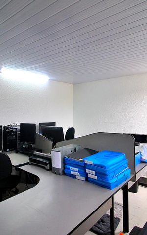 Casa para alugar com 241m², 3 quartos e 2 vagasEscritório
