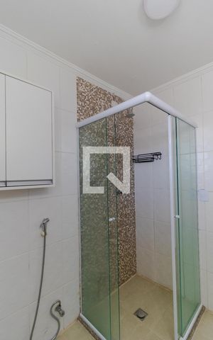 Apartamento à venda com 62m², 2 quartos e 1 vaga Apartamento à venda com 62m², 2 quartos e 1 vagaBanheiro