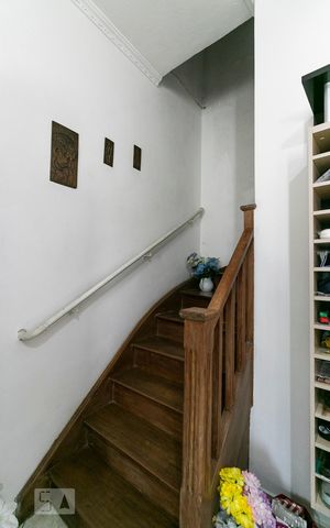 Casa à venda com 100m², 2 quartos e sem vagaEscadas