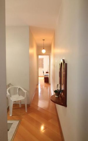 Casa à venda com 200m², 4 quartos e 2 vagasCorredor
