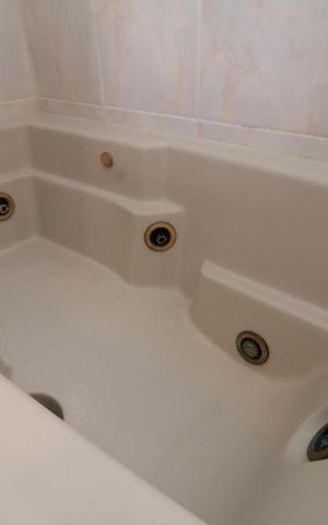 Casa à venda com 200m², 4 quartos e 2 vagasBanheiro da Suite - banheira