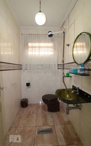 Casa à venda com 200m², 4 quartos e 2 vagasLavabo