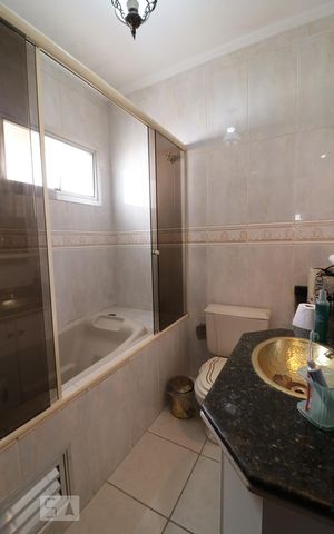 Casa à venda com 200m², 4 quartos e 2 vagasBanheiro da Suite