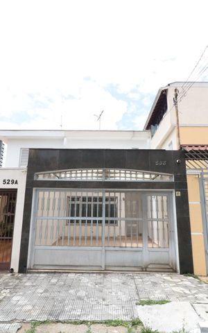 Casa à venda com 200m², 4 quartos e 2 vagasFachada