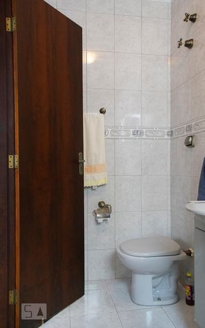 Casa para alugar com 170m², 4 quartos e 3 vagas Casa para alugar com 170m², 4 quartos e 3 vagasbanheiro quarto 2